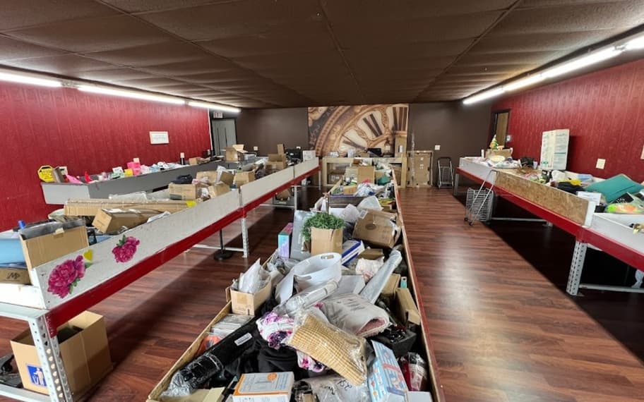 Birdies House Bin Store storefront