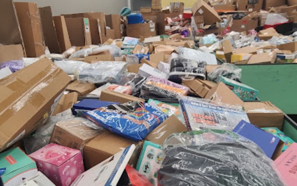 Deals Outlet Bin Store storefront