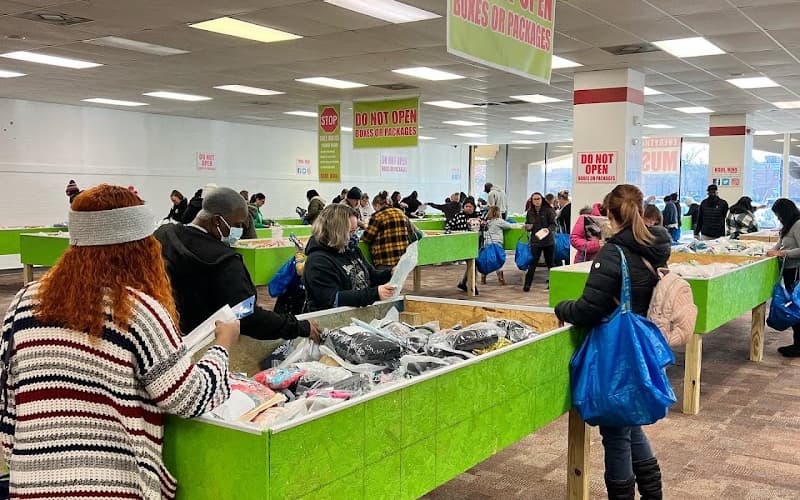 Smalls Discount Store storefront