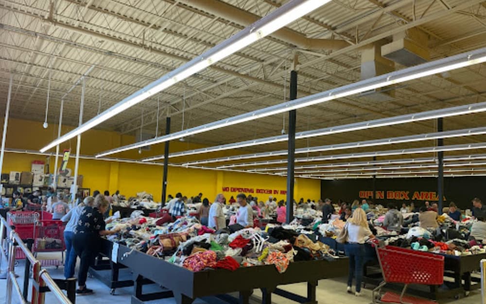 Treasure Hunt Liquidators Bin Store storefront