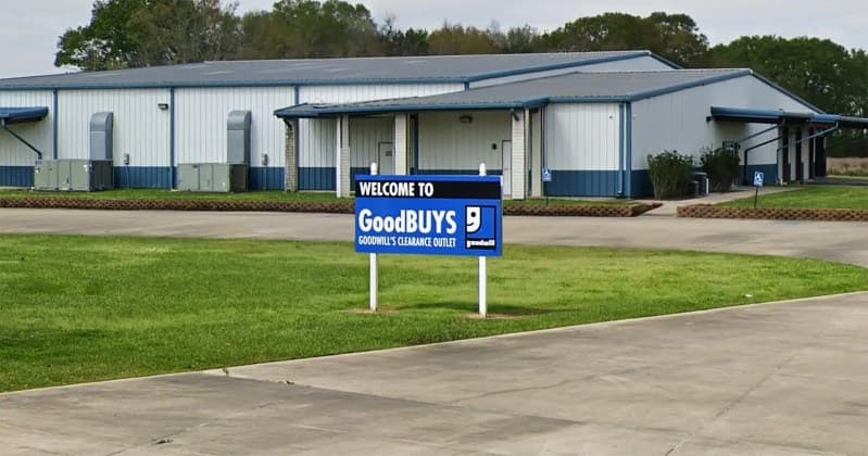 Goodwill Outlet New Liberia storefront