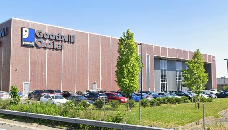 Goodwill Outlet South Hackensack storefront