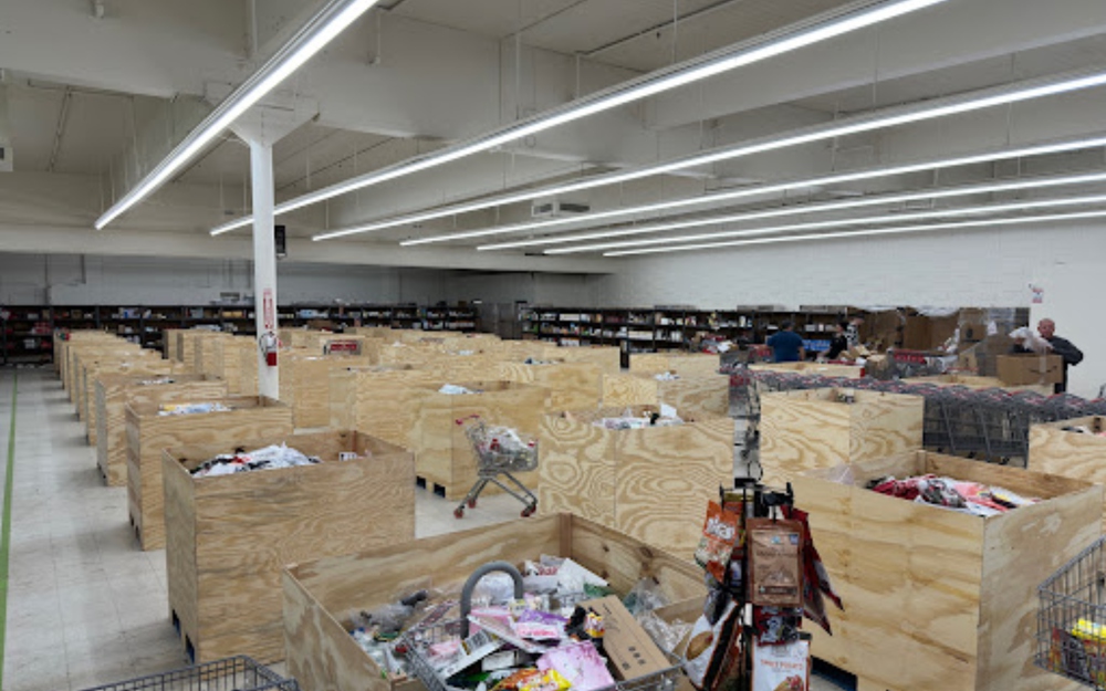 Bin and liquidation store Club Thrift Bin Store -Thrift Store Eugene, Amazon Overstock Eugene | 2165 W 7th Ave, Eugene, Oregon