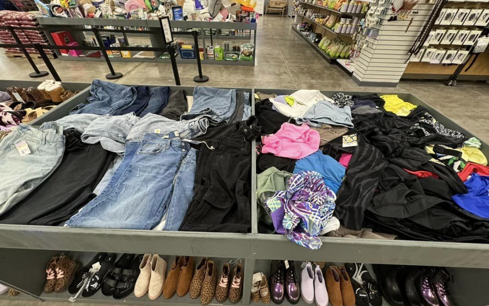 Bin and liquidation store $5 Gold Diggers Bin Store Bartlesville | 520 SE Washington Blvd, Bartlesville, Oklahoma