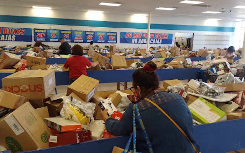 Bin and liquidation store Pickers Palace Bin Store Hidalgo | 701 N International Blvd Suite 102, Hidalgo, Texas