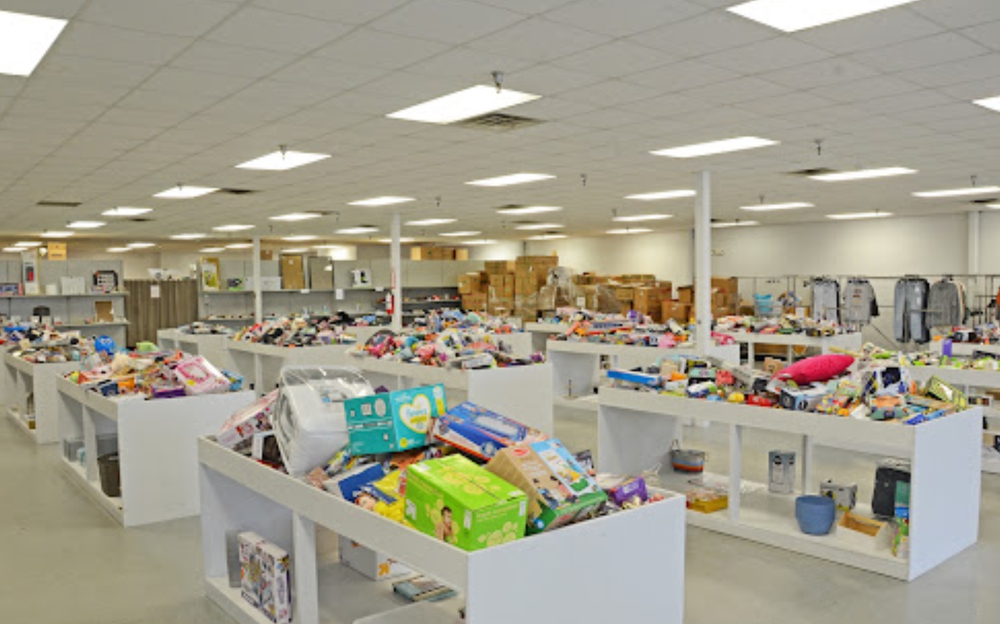 Bin and liquidation store The Looney Bin Store Clive | 8801 University Ave Suite 25, Clive, Iowa